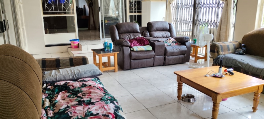 6 Bedroom Property for Sale in Helikonpark Gauteng