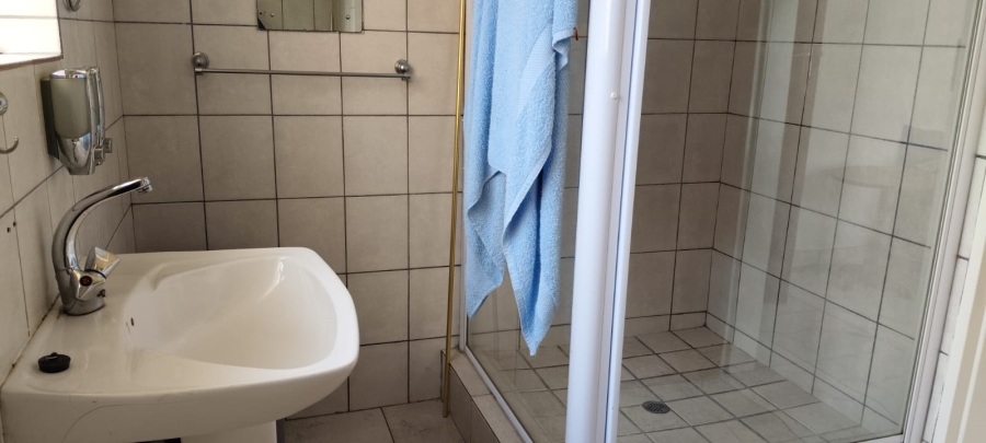 6 Bedroom Property for Sale in Helikonpark Gauteng