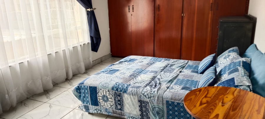 6 Bedroom Property for Sale in Helikonpark Gauteng