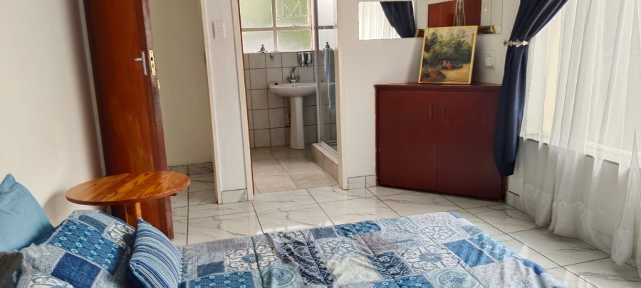 6 Bedroom Property for Sale in Helikonpark Gauteng