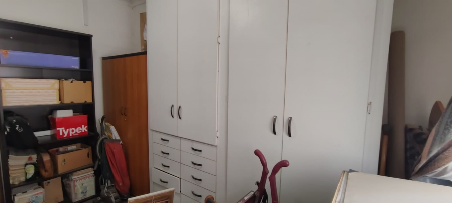 6 Bedroom Property for Sale in Helikonpark Gauteng