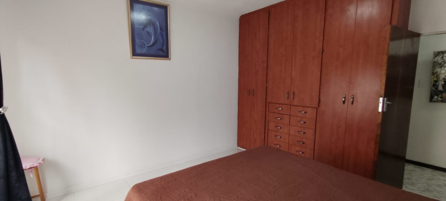 6 Bedroom Property for Sale in Helikonpark Gauteng