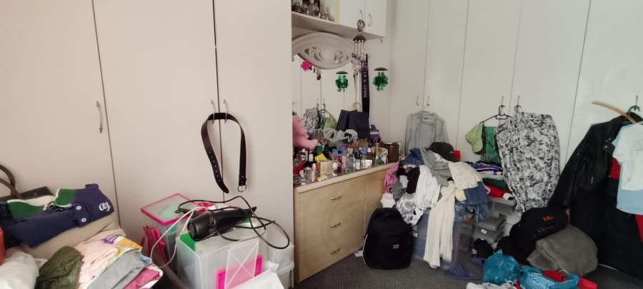 6 Bedroom Property for Sale in Helikonpark Gauteng