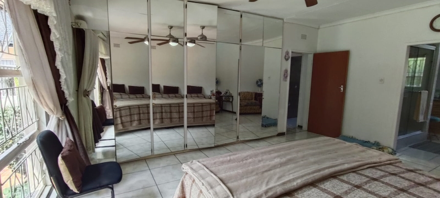 6 Bedroom Property for Sale in Helikonpark Gauteng