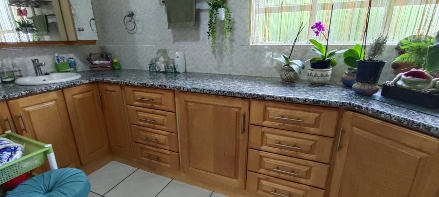 6 Bedroom Property for Sale in Helikonpark Gauteng