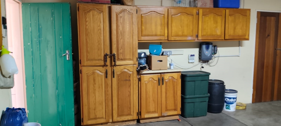 6 Bedroom Property for Sale in Helikonpark Gauteng