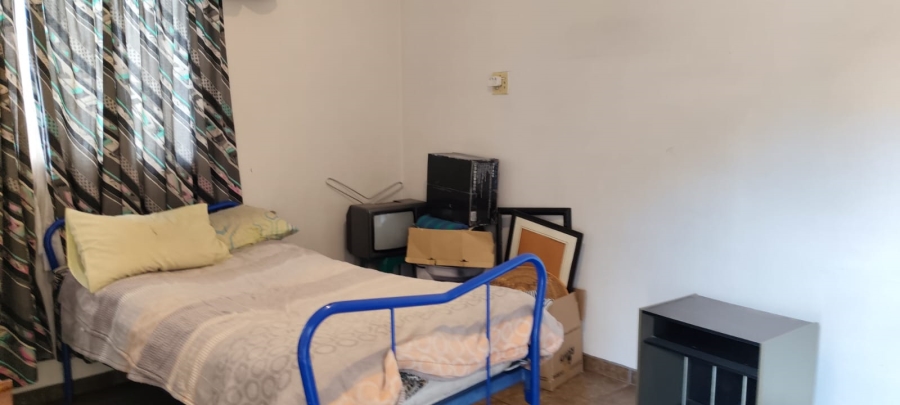 6 Bedroom Property for Sale in Helikonpark Gauteng