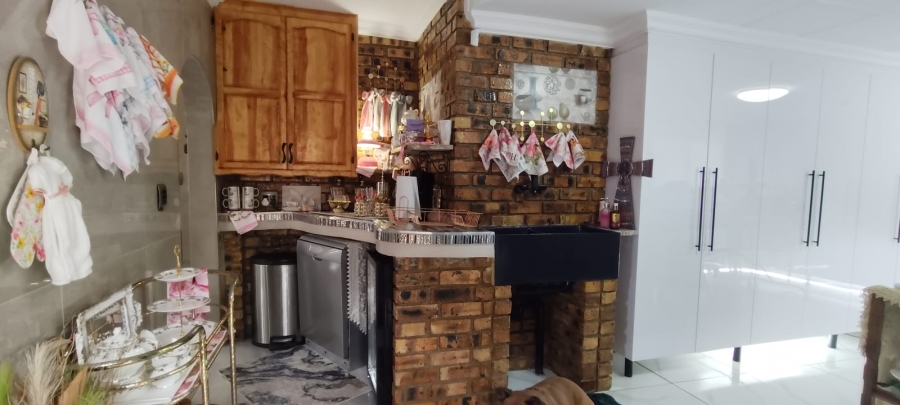 5 Bedroom Property for Sale in Culemborg Park Gauteng