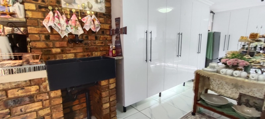 5 Bedroom Property for Sale in Culemborg Park Gauteng