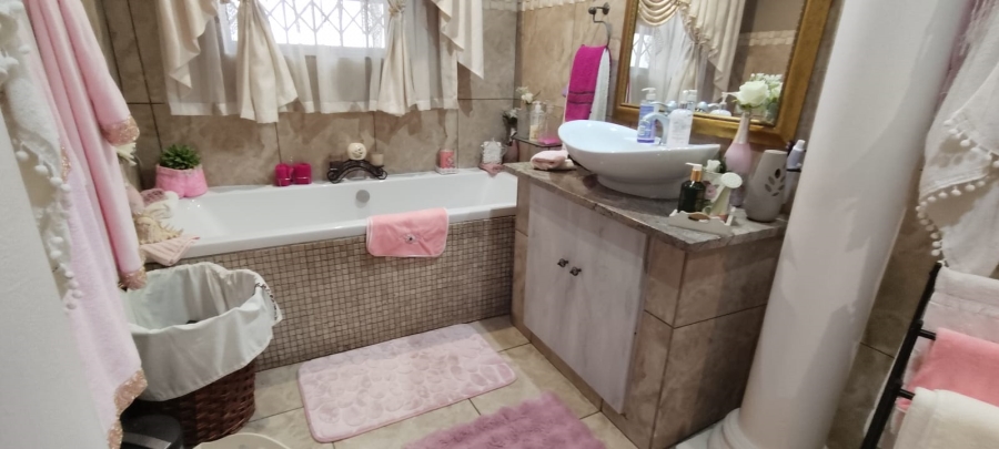 5 Bedroom Property for Sale in Culemborg Park Gauteng