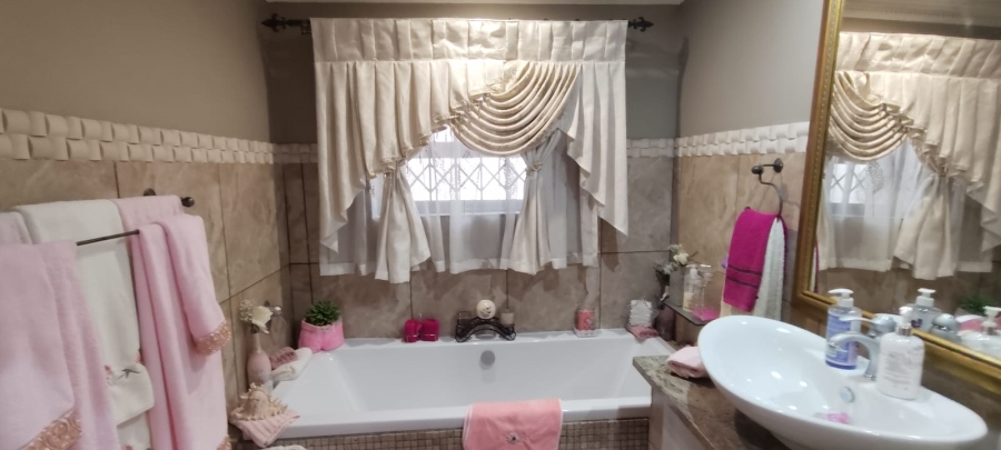 5 Bedroom Property for Sale in Culemborg Park Gauteng