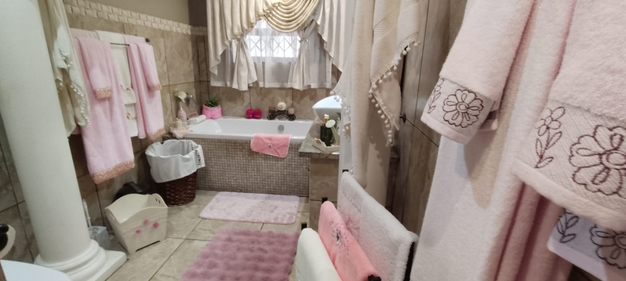 5 Bedroom Property for Sale in Culemborg Park Gauteng