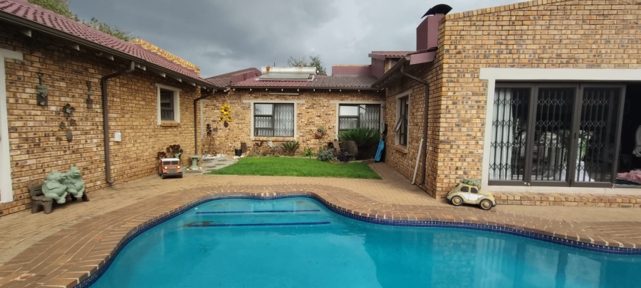 5 Bedroom Property for Sale in Culemborg Park Gauteng