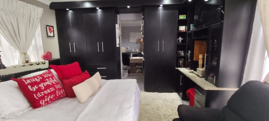 5 Bedroom Property for Sale in Culemborg Park Gauteng