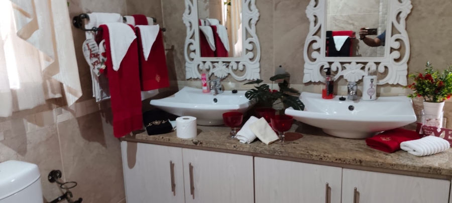 5 Bedroom Property for Sale in Culemborg Park Gauteng