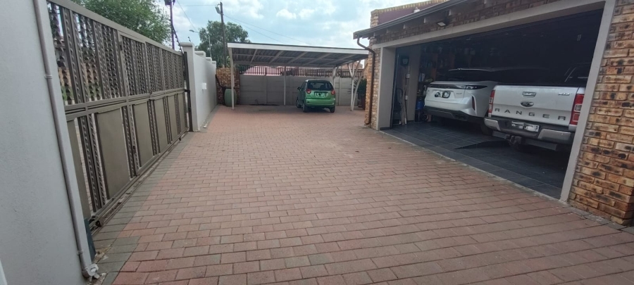 5 Bedroom Property for Sale in Culemborg Park Gauteng