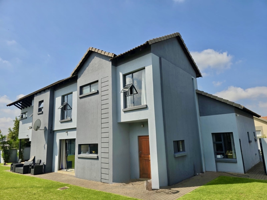 To Let 4 Bedroom Property for Rent in Midstream Hill Gauteng