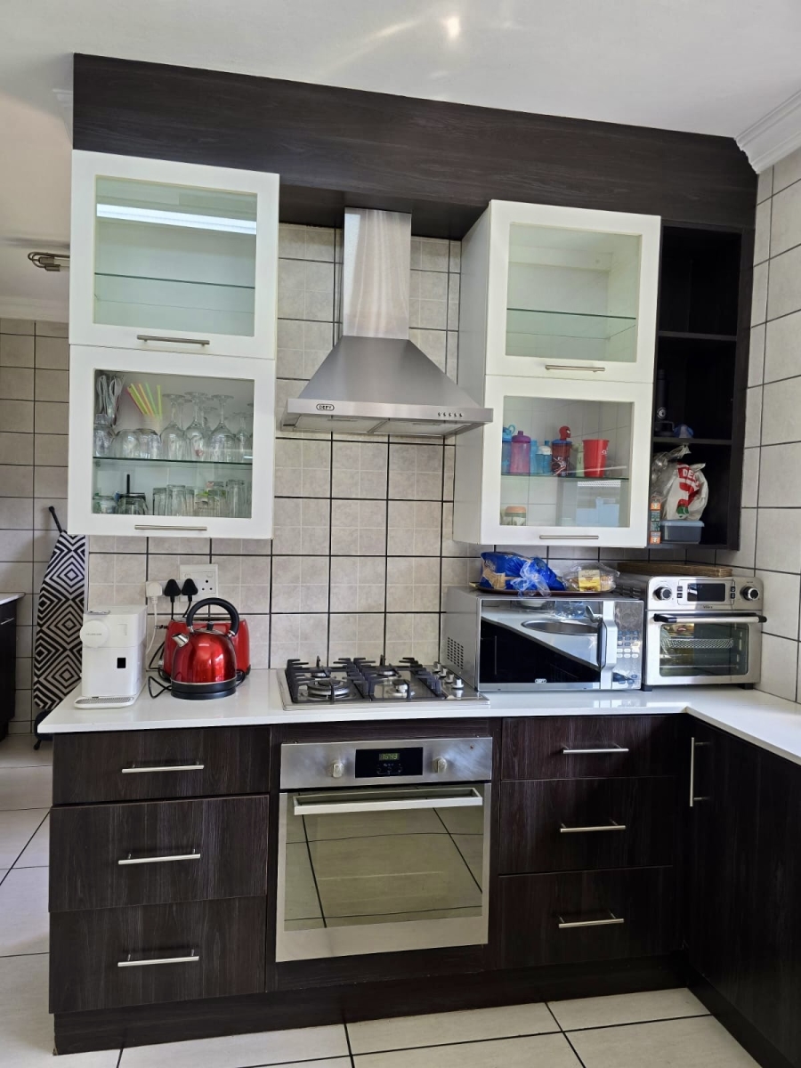 To Let 4 Bedroom Property for Rent in Midstream Hill Gauteng