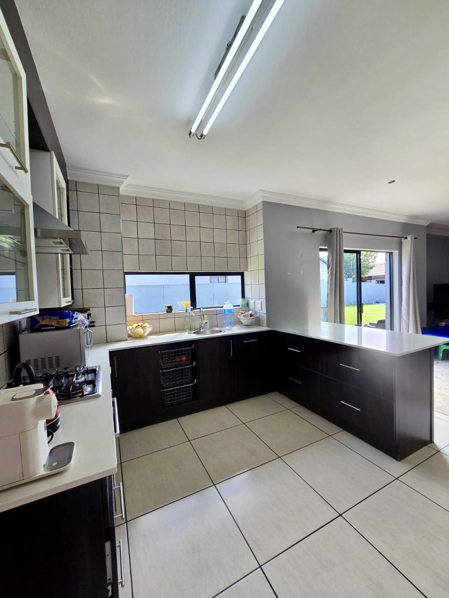 To Let 4 Bedroom Property for Rent in Midstream Hill Gauteng