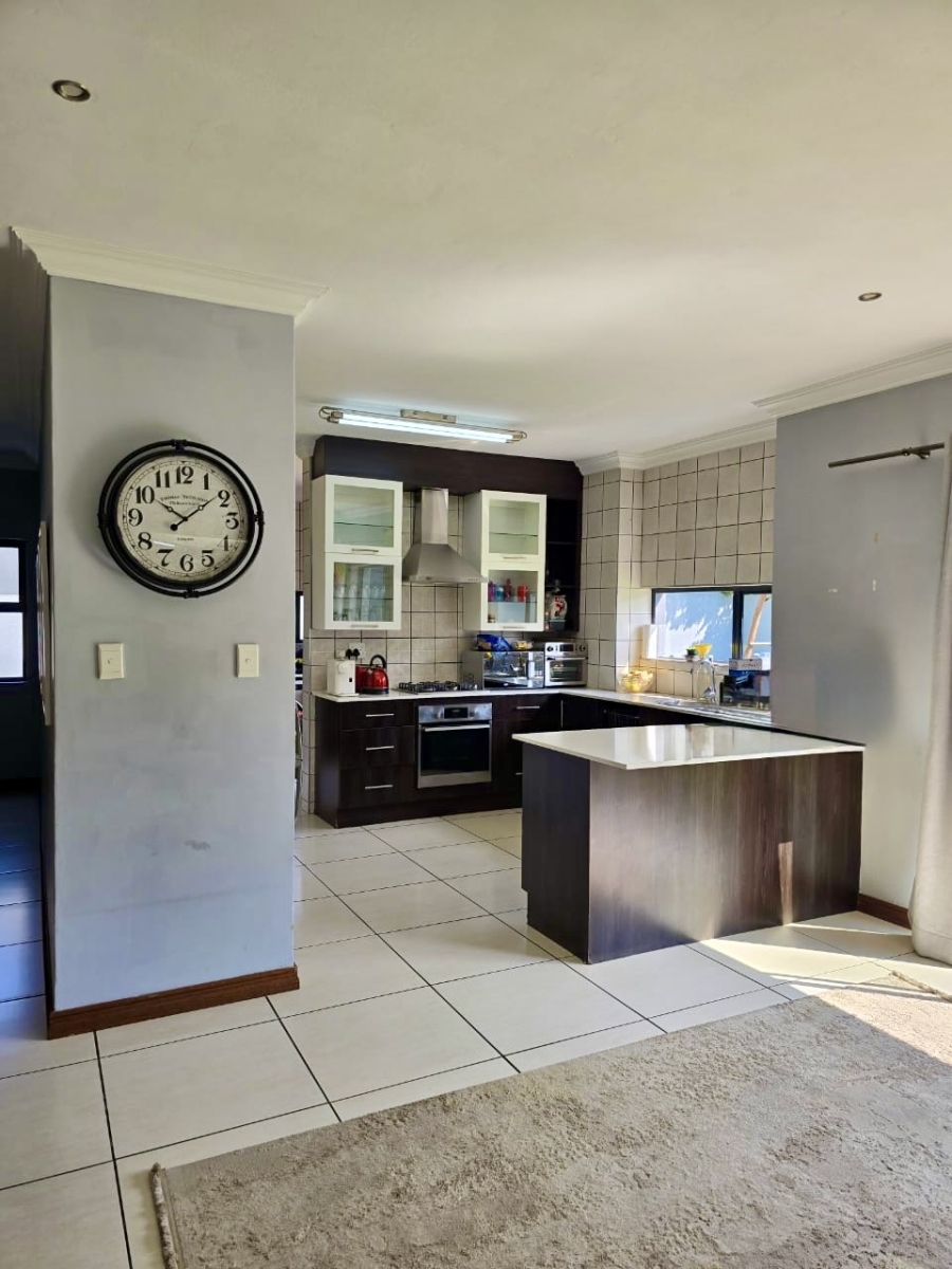 To Let 4 Bedroom Property for Rent in Midstream Hill Gauteng