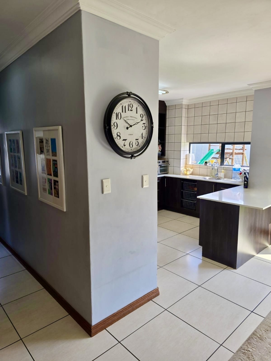 To Let 4 Bedroom Property for Rent in Midstream Hill Gauteng