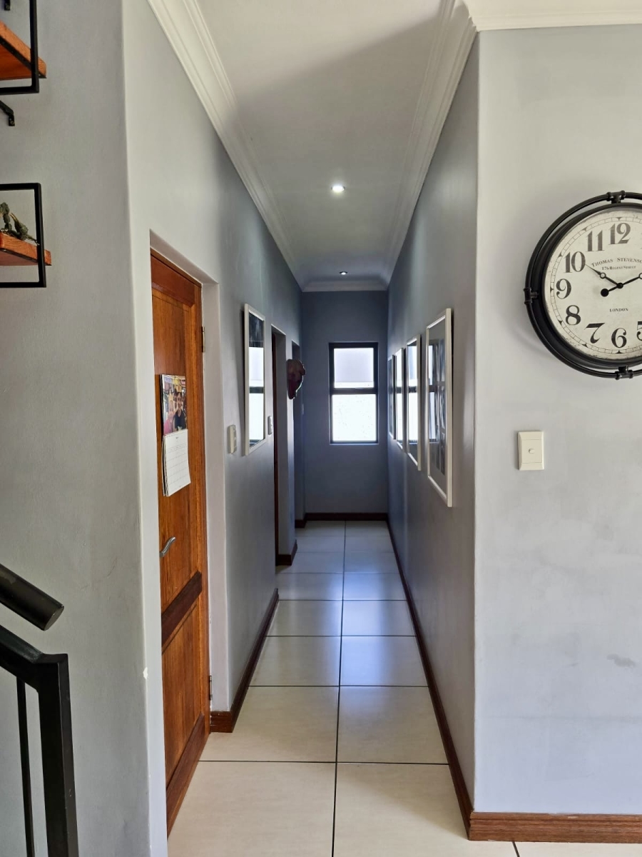 To Let 4 Bedroom Property for Rent in Midstream Hill Gauteng