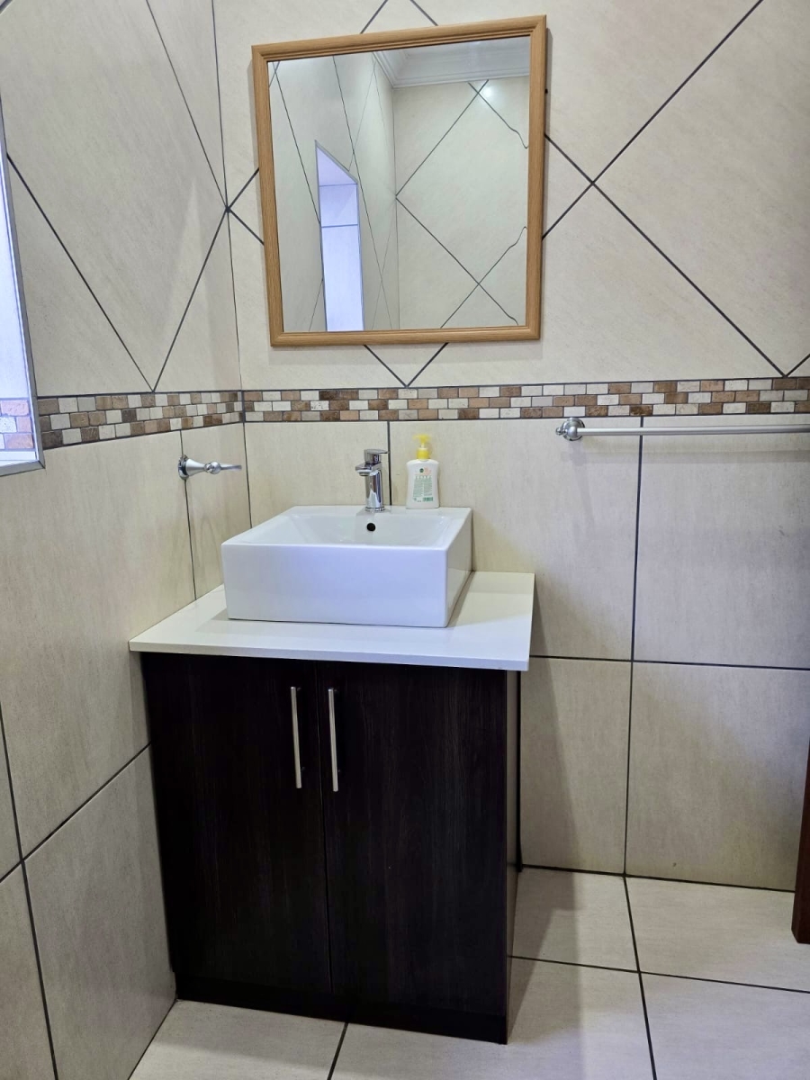 To Let 4 Bedroom Property for Rent in Midstream Hill Gauteng