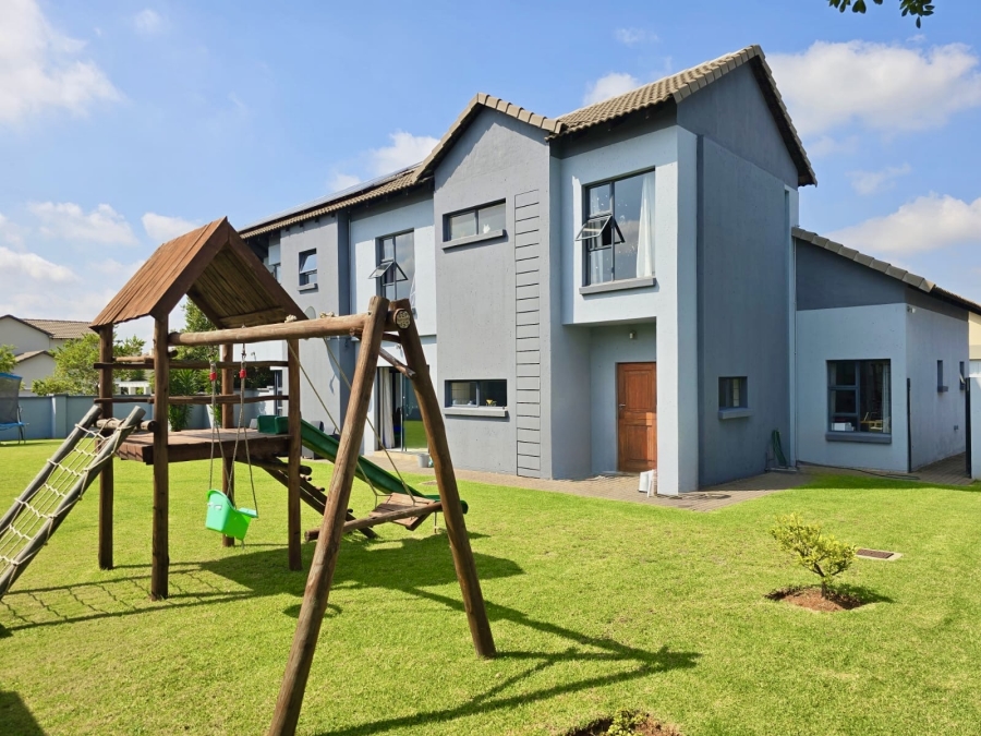 To Let 4 Bedroom Property for Rent in Midstream Hill Gauteng