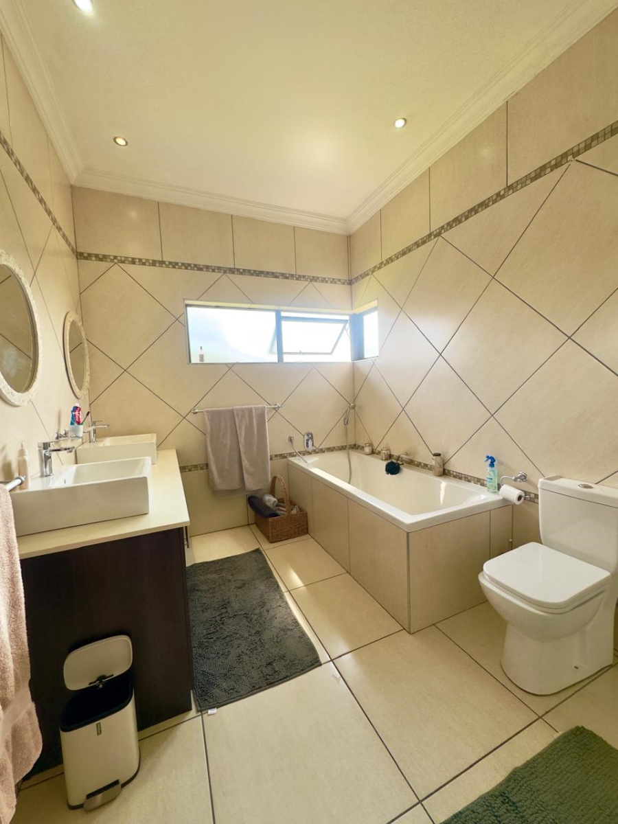 To Let 4 Bedroom Property for Rent in Midstream Hill Gauteng