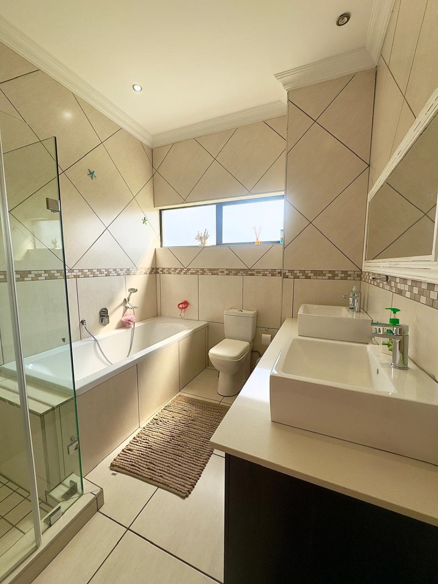 To Let 4 Bedroom Property for Rent in Midstream Hill Gauteng