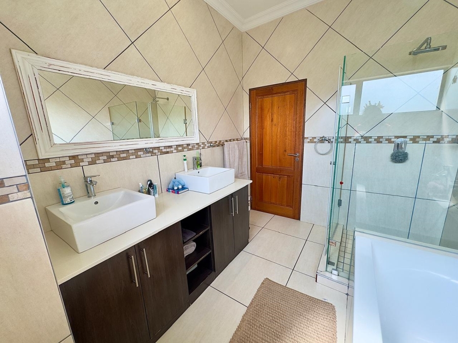 To Let 4 Bedroom Property for Rent in Midstream Hill Gauteng