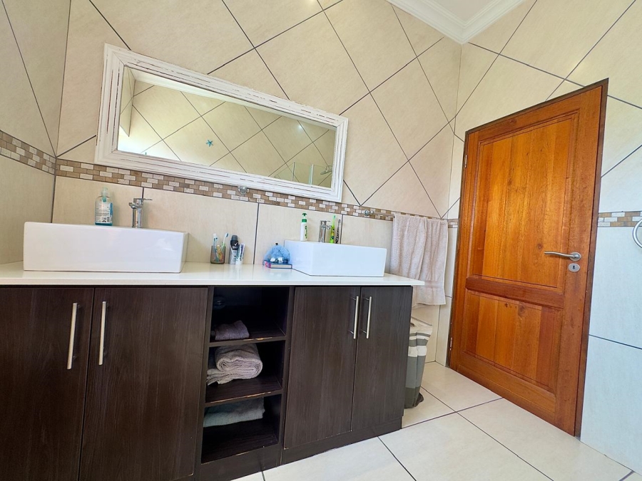 To Let 4 Bedroom Property for Rent in Midstream Hill Gauteng