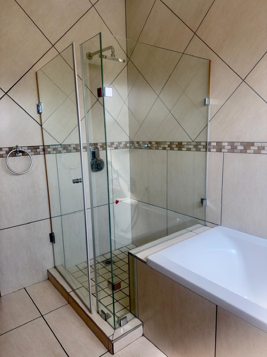 To Let 4 Bedroom Property for Rent in Midstream Hill Gauteng