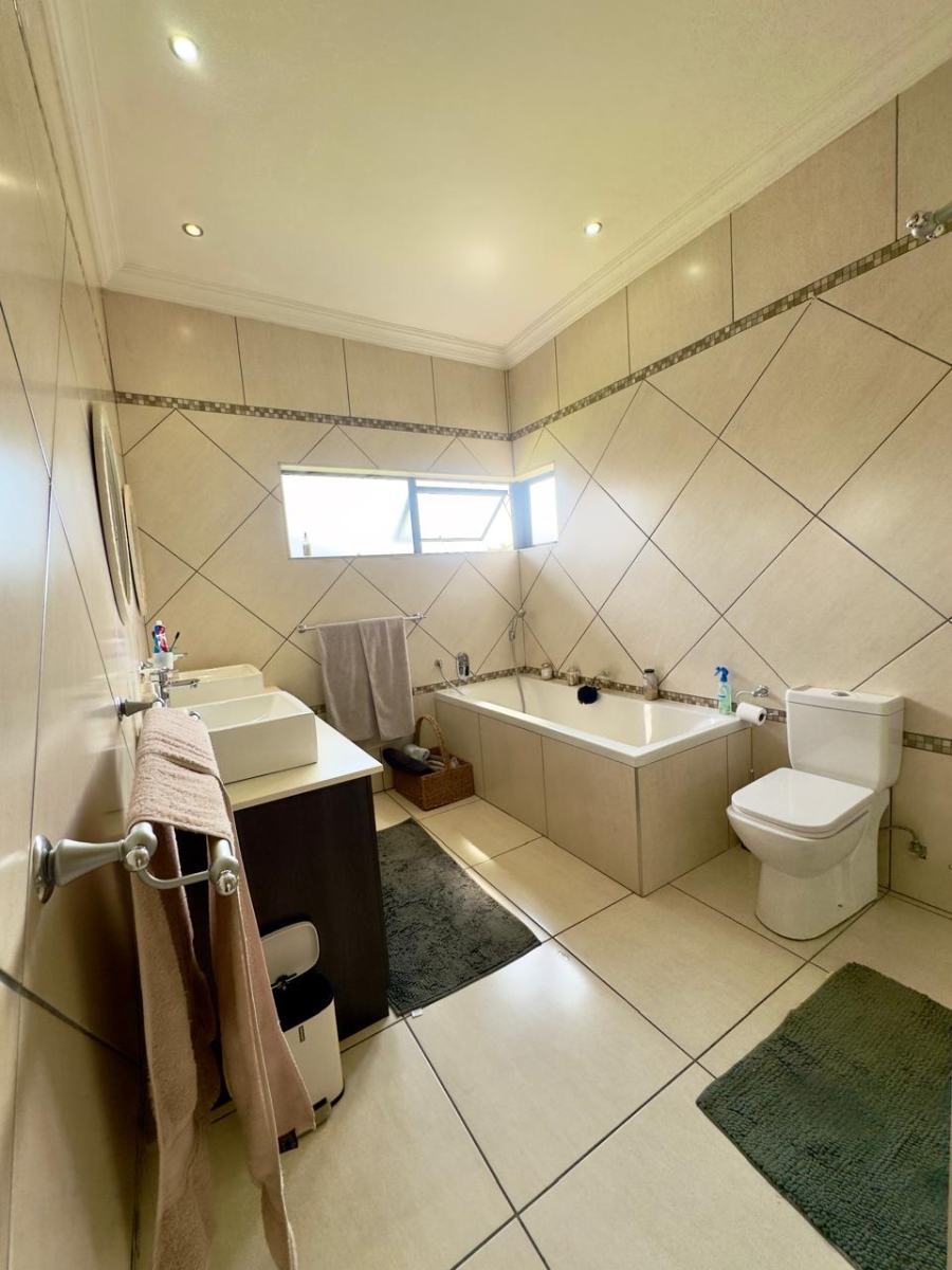 To Let 4 Bedroom Property for Rent in Midstream Hill Gauteng