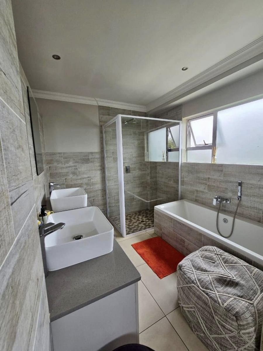 To Let 3 Bedroom Property for Rent in Midstream Meadows Gauteng