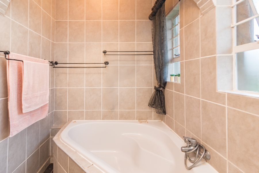 4 Bedroom Property for Sale in Noordheuwel Gauteng