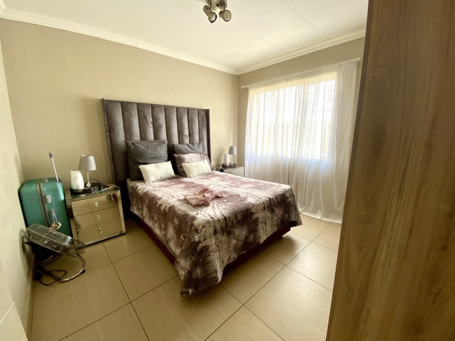 2 Bedroom Property for Sale in Andeon Gauteng