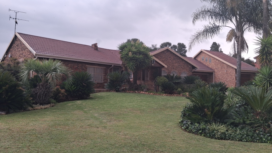 3 Bedroom Property for Sale in Dunnottar Gauteng