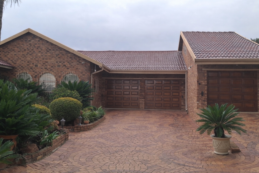 3 Bedroom Property for Sale in Dunnottar Gauteng