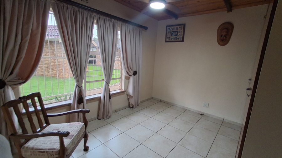 3 Bedroom Property for Sale in Dunnottar Gauteng