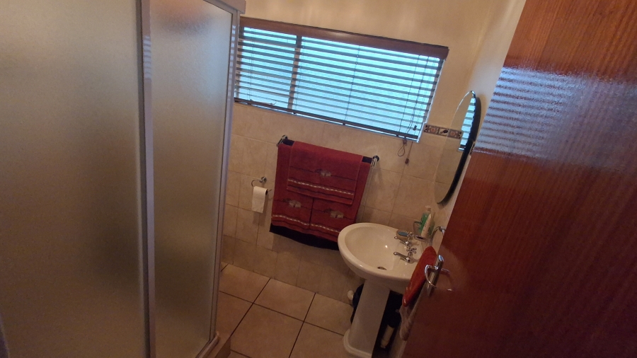 3 Bedroom Property for Sale in Dunnottar Gauteng