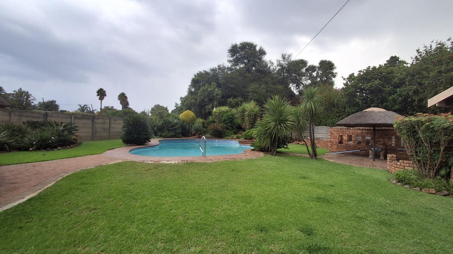 3 Bedroom Property for Sale in Dunnottar Gauteng