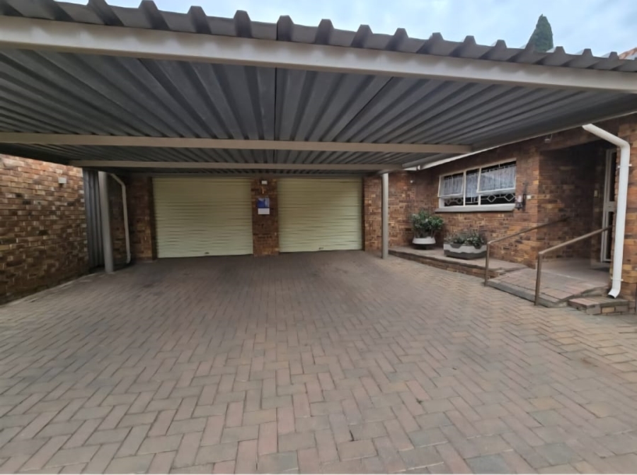 2 Bedroom Property for Sale in Dunnottar Gauteng