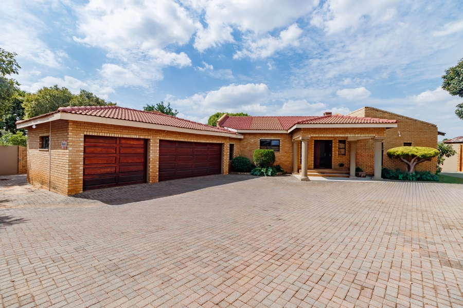 4 Bedroom Property for Sale in Noordwyk Gauteng