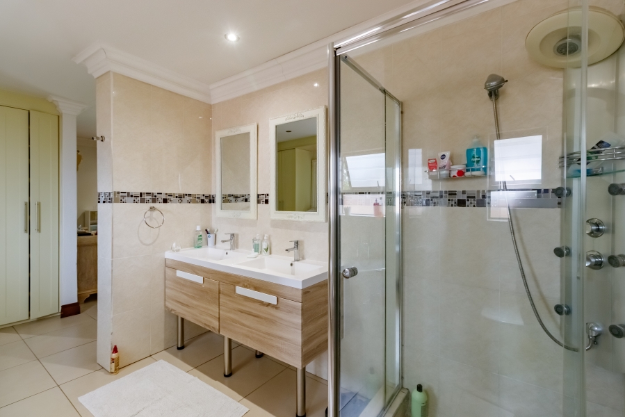 4 Bedroom Property for Sale in Noordwyk Gauteng