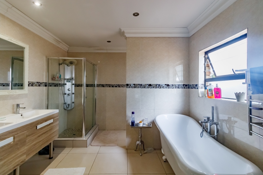 4 Bedroom Property for Sale in Noordwyk Gauteng