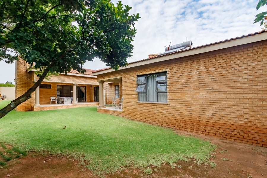 4 Bedroom Property for Sale in Noordwyk Gauteng
