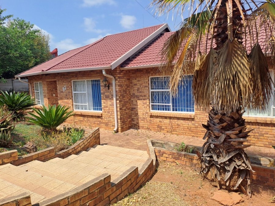 3 Bedroom Property for Sale in Roodekrans Gauteng