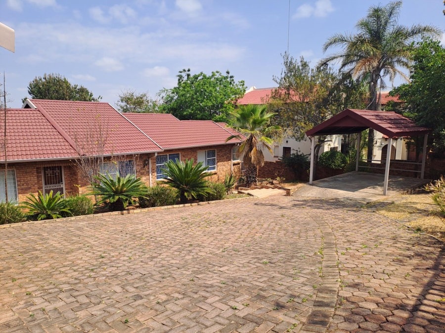 3 Bedroom Property for Sale in Roodekrans Gauteng