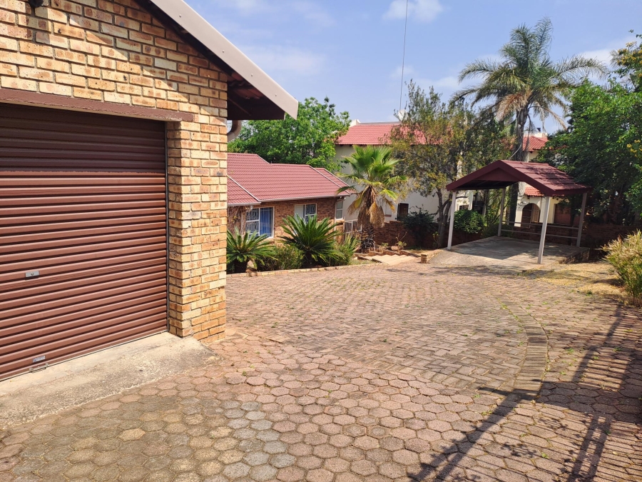 3 Bedroom Property for Sale in Roodekrans Gauteng